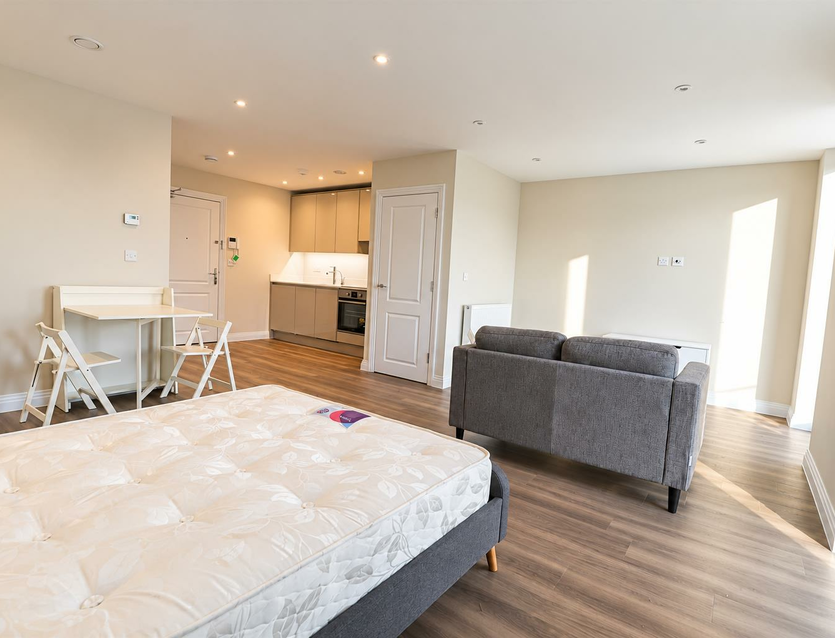 Flat Harefield Road in Greater London