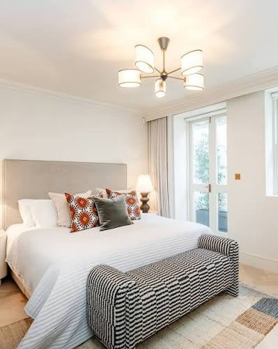Flat Upper Richmond Road in Greater London