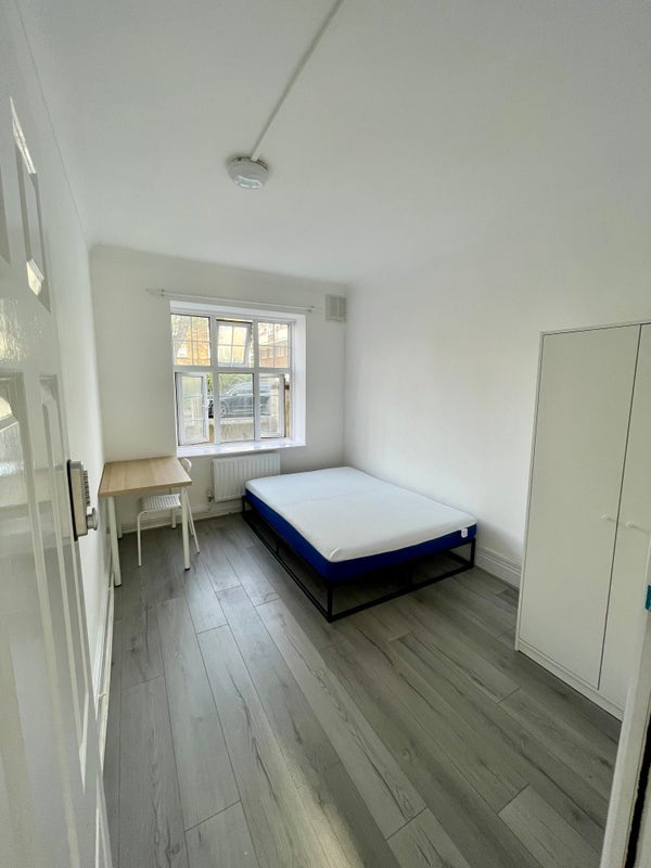Room Alfred Street in Greater London