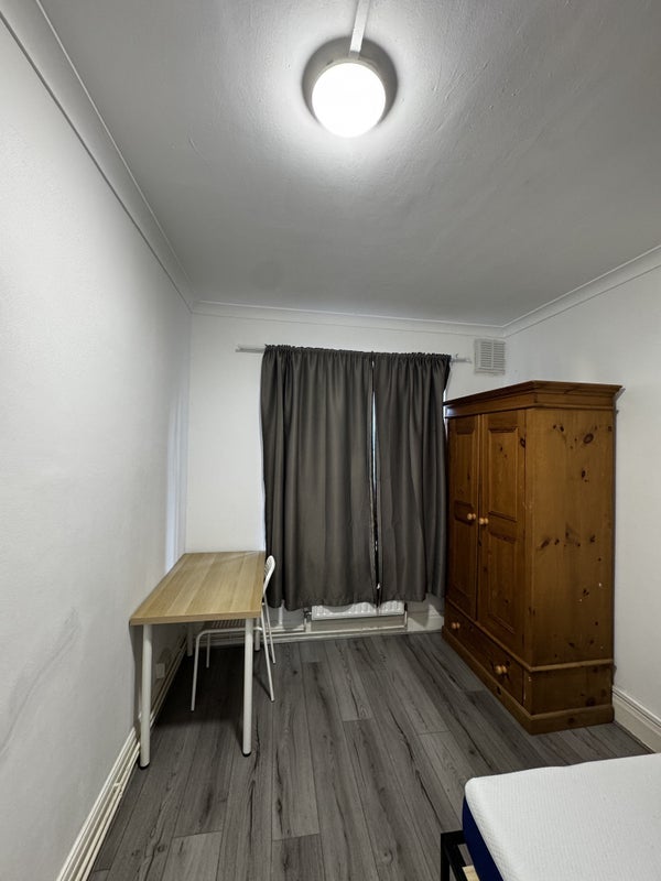 Room Alfred Street in Greater London