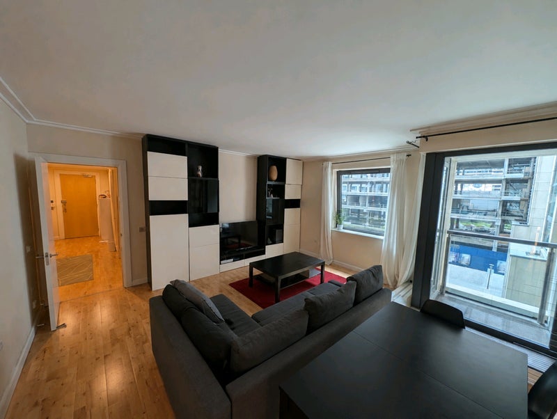 Room South Quay Square in Greater London