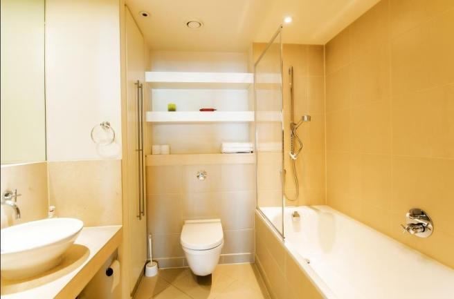 Room South Quay Square in Greater London