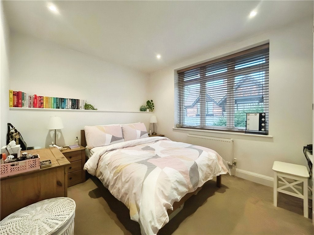 Flat Kings Road in Guildford