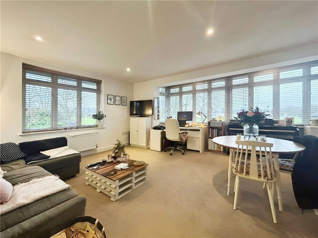 Flat Kings Road in Guildford
