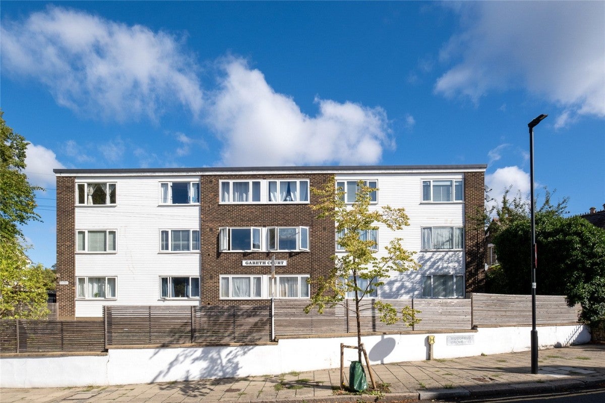Flat Woodfield Grove in Greater London