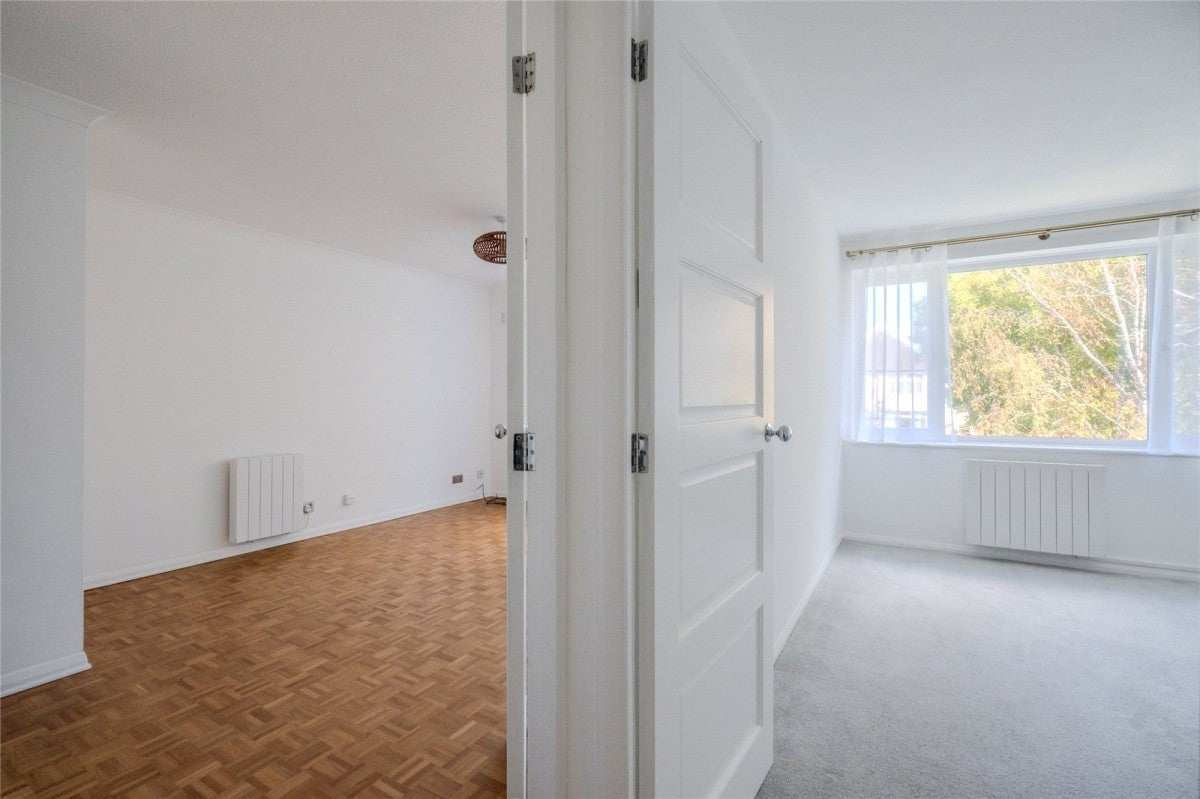 Flat Woodfield Grove in Greater London