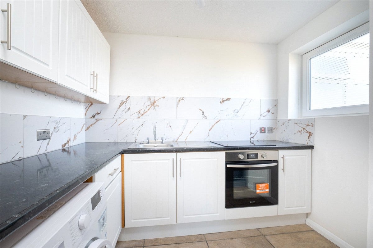 Flat Woodfield Grove in Greater London