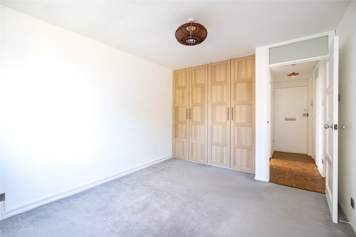 Flat Woodfield Grove in Greater London