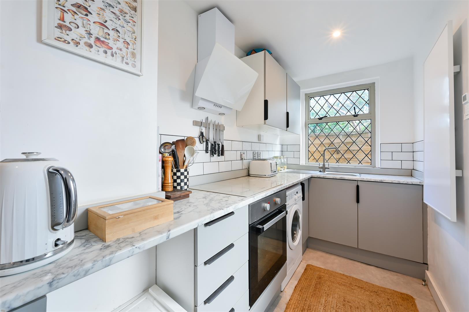 Flat Kimble Road in Greater London