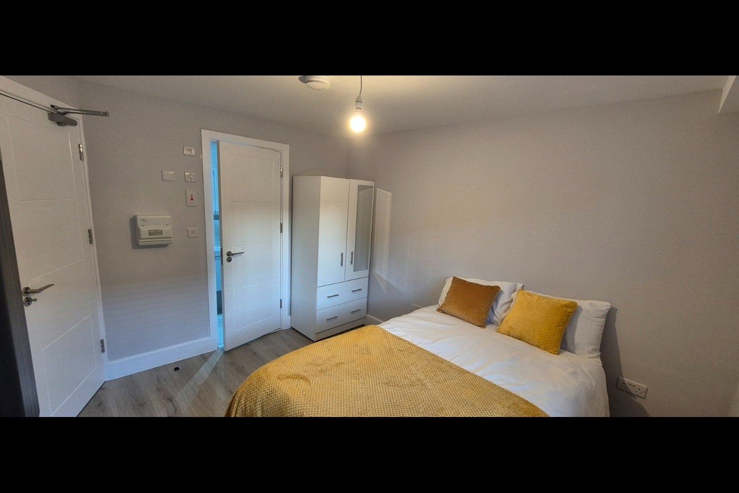 Room Larkspur Way in Basildon