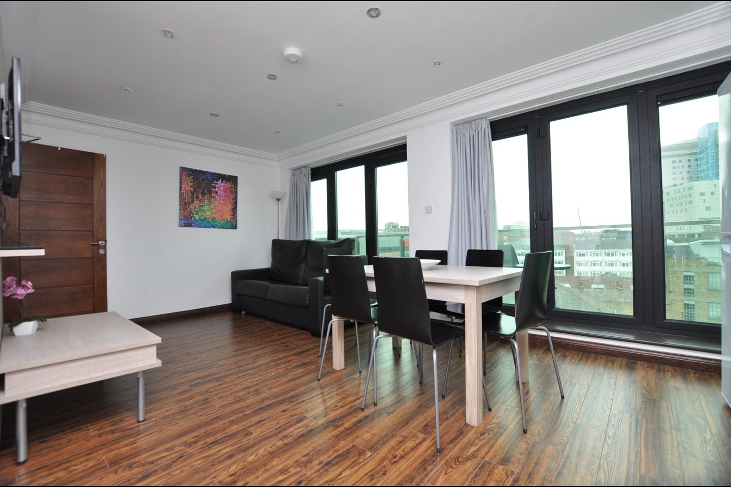 Flat Philpot Street in Greater London