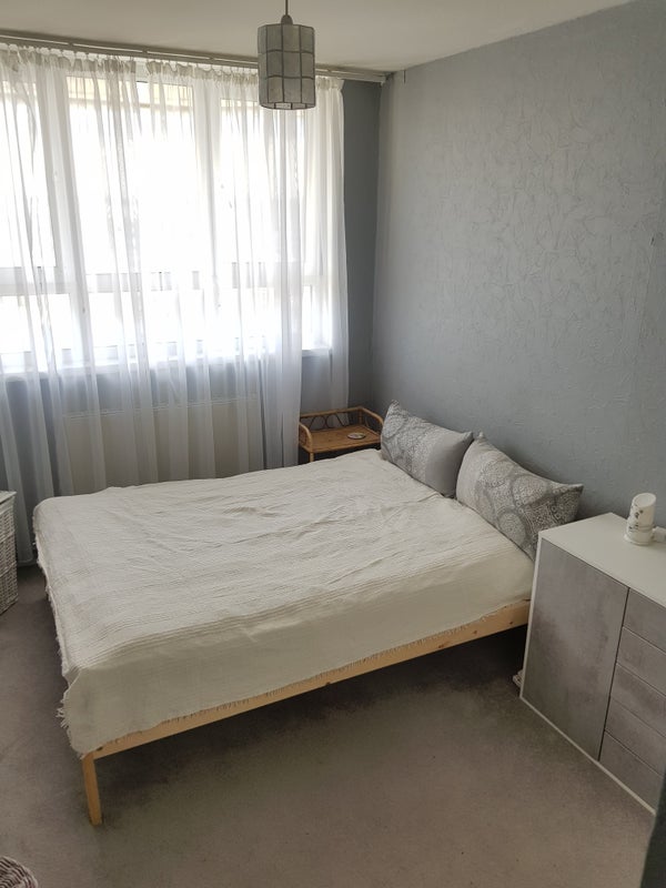 Room Grantham Road in Greater London