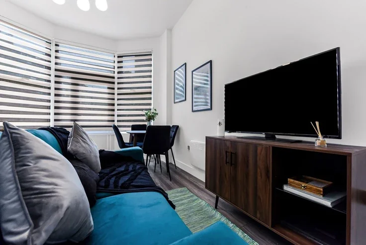 Flat Elder Avenue in Greater London
