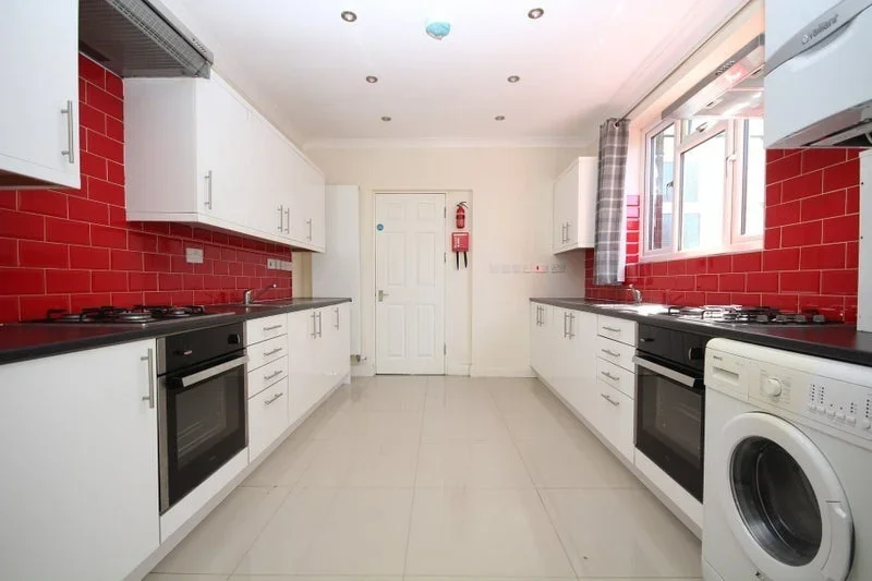 Room Ranelagh Road in Greater London