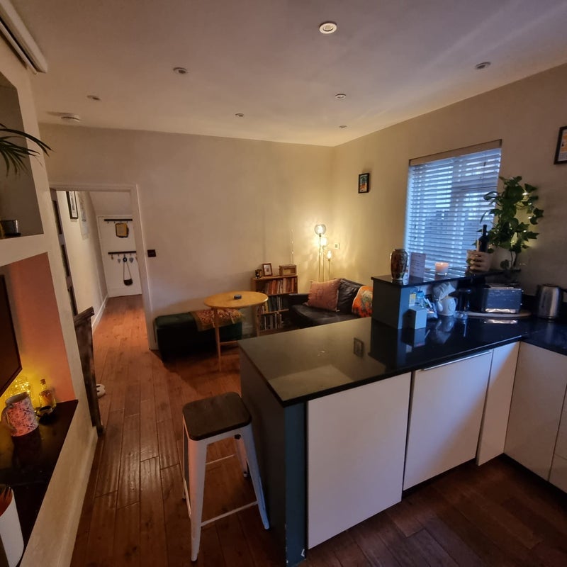 Room Leucha Road in Greater London