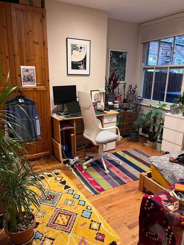 Room Leucha Road in Greater London