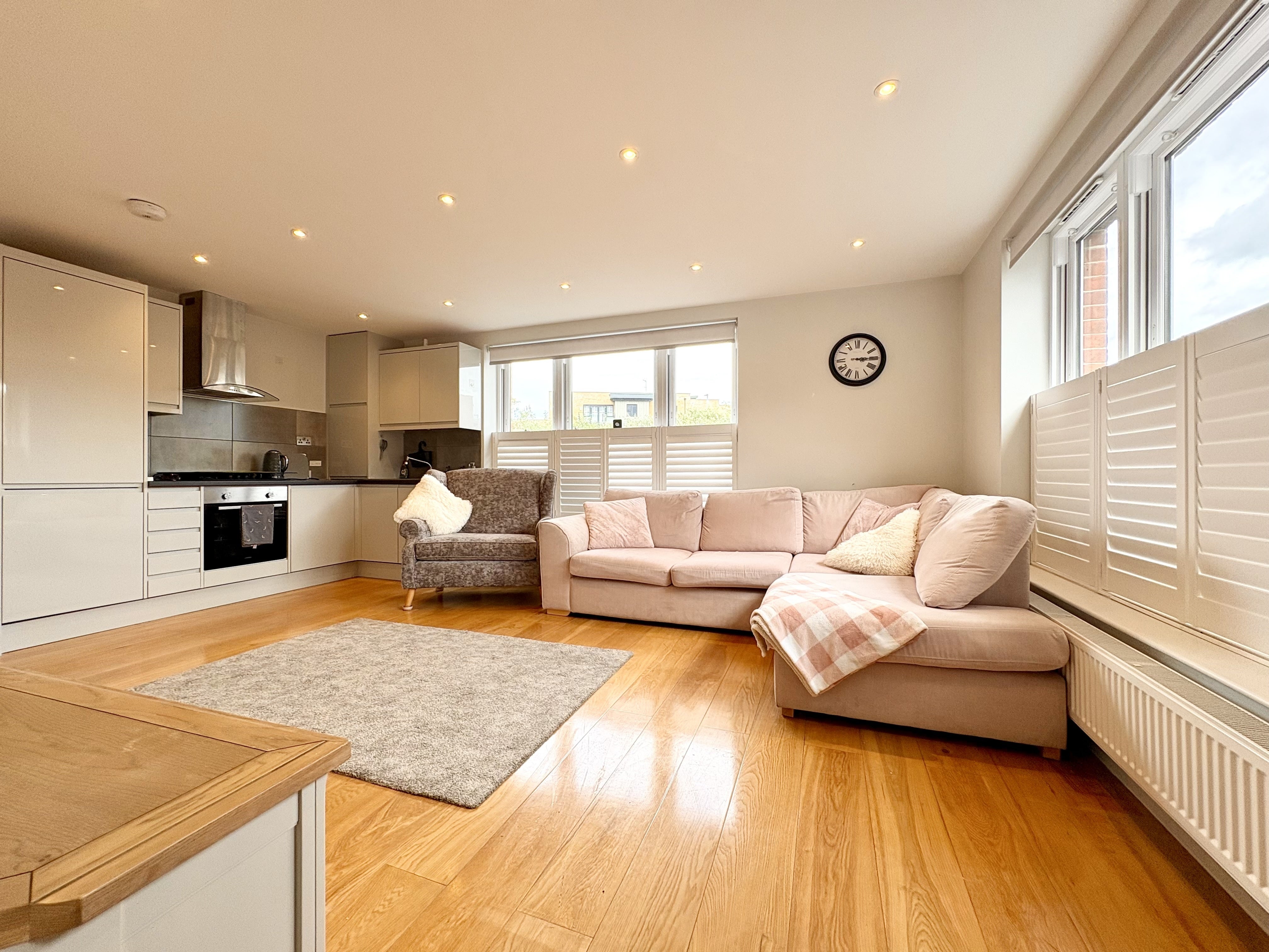Flat Priory Road in Dartford