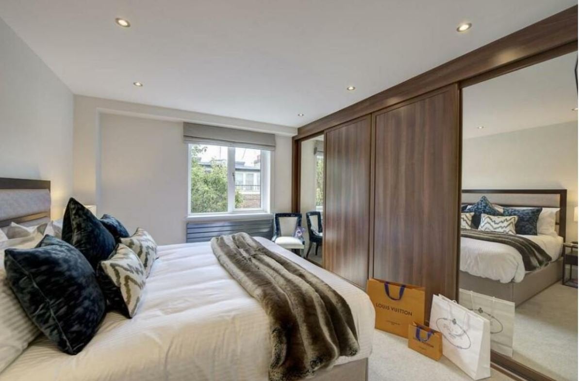 Flat Holbein Place in Greater London