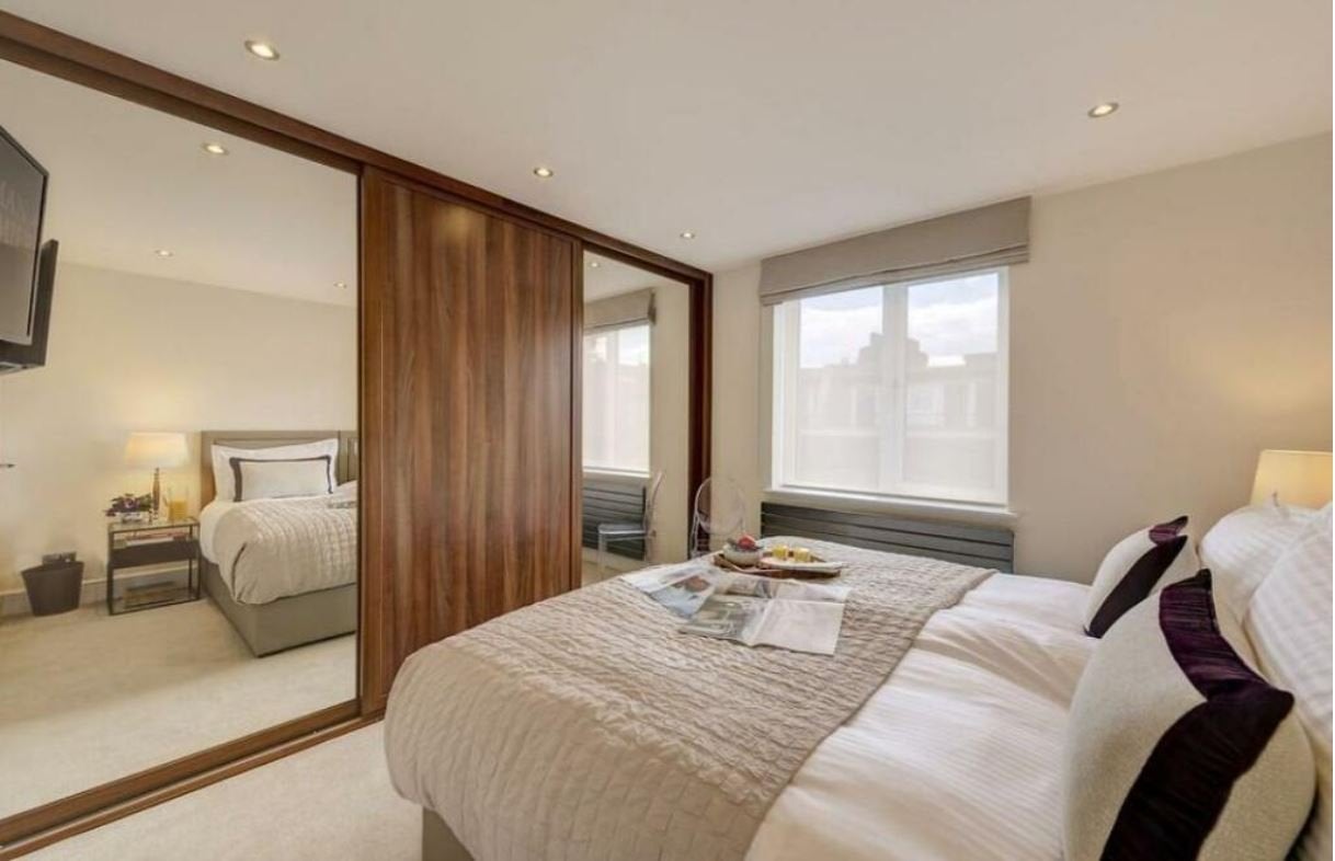 Flat Holbein Place in Greater London