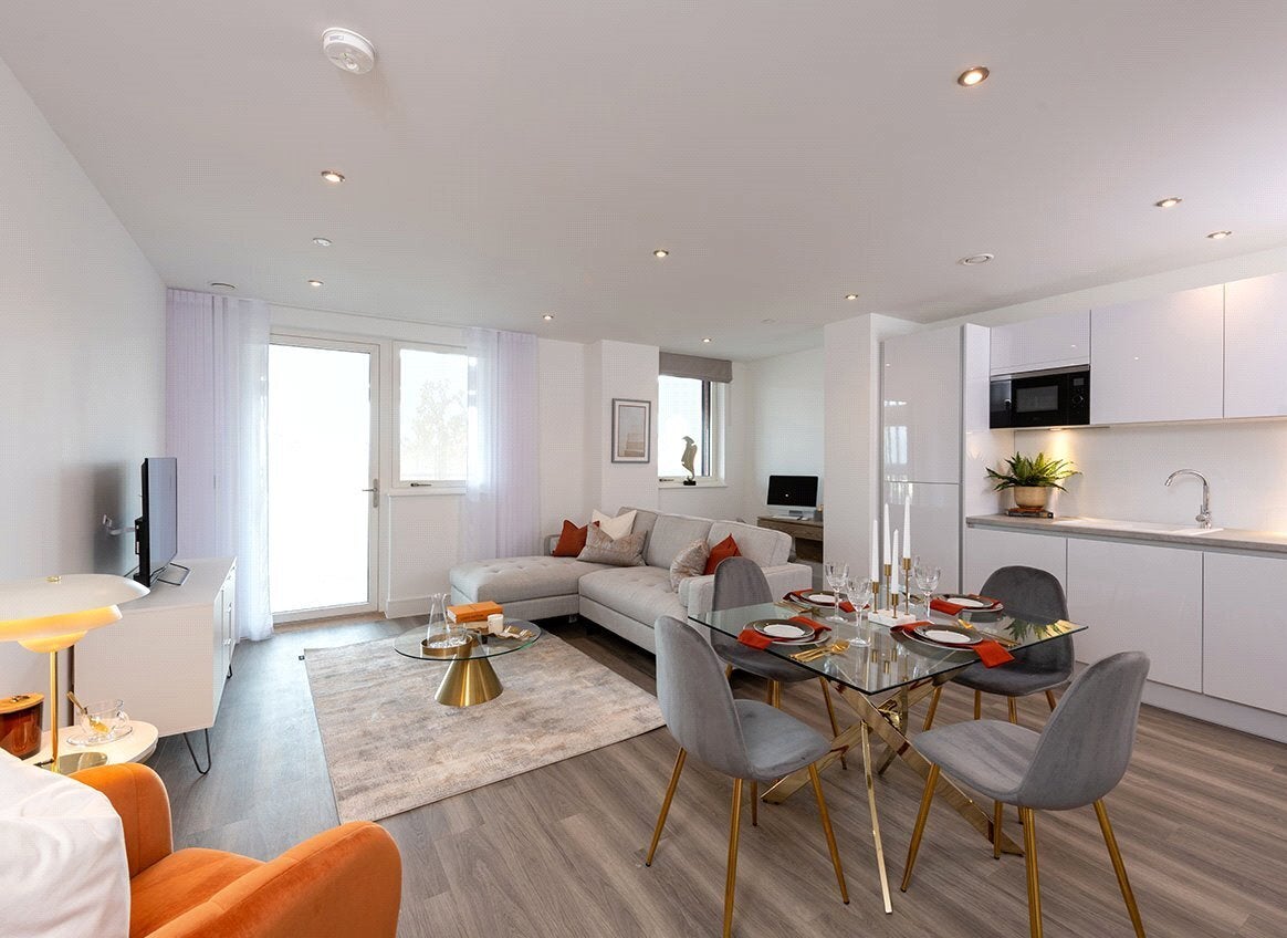 Flat Merrick Road in Greater London