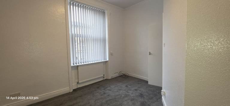 Flat Hallfield Road in Bradford