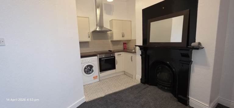 Flat Hallfield Road in Bradford