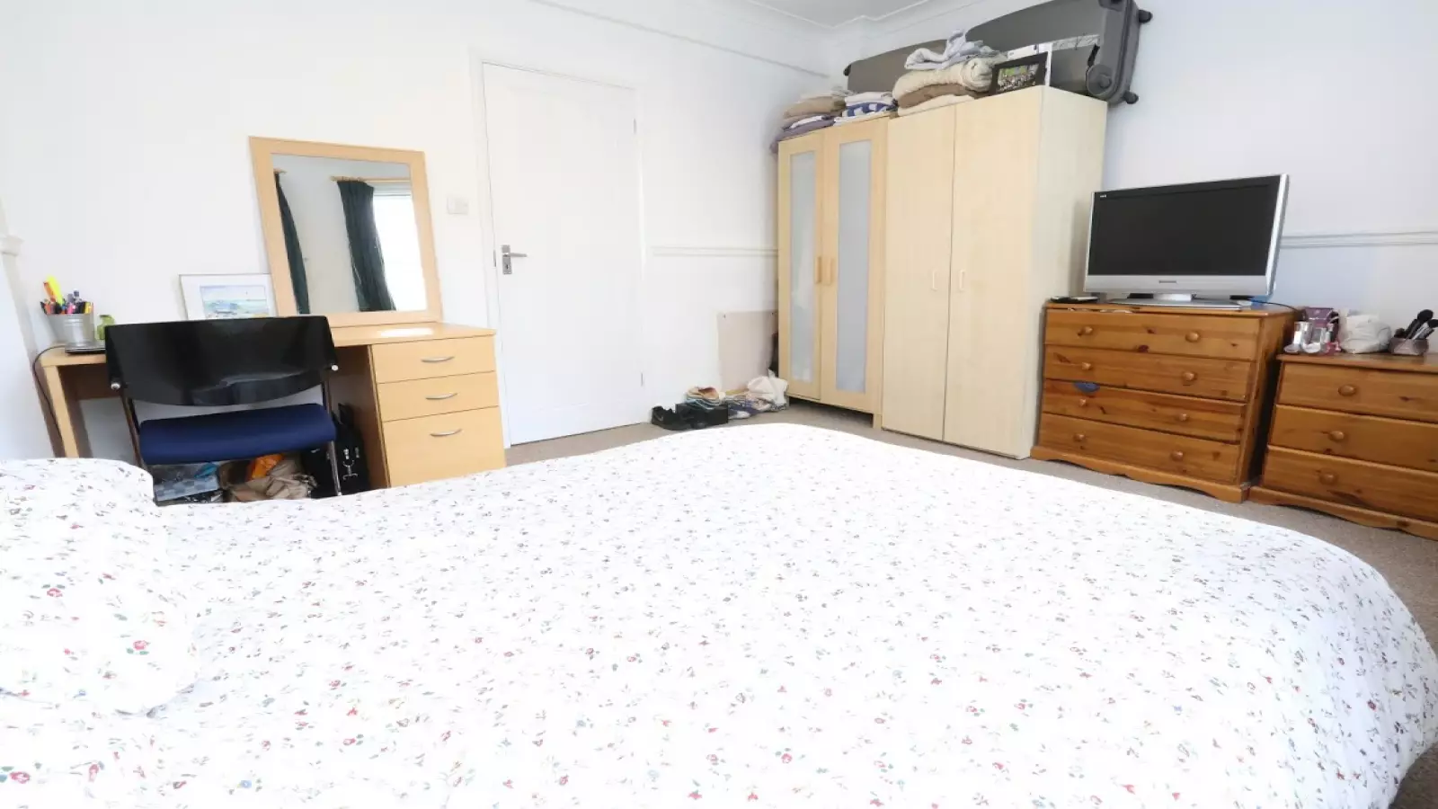 Room Hartley Street in Greater London