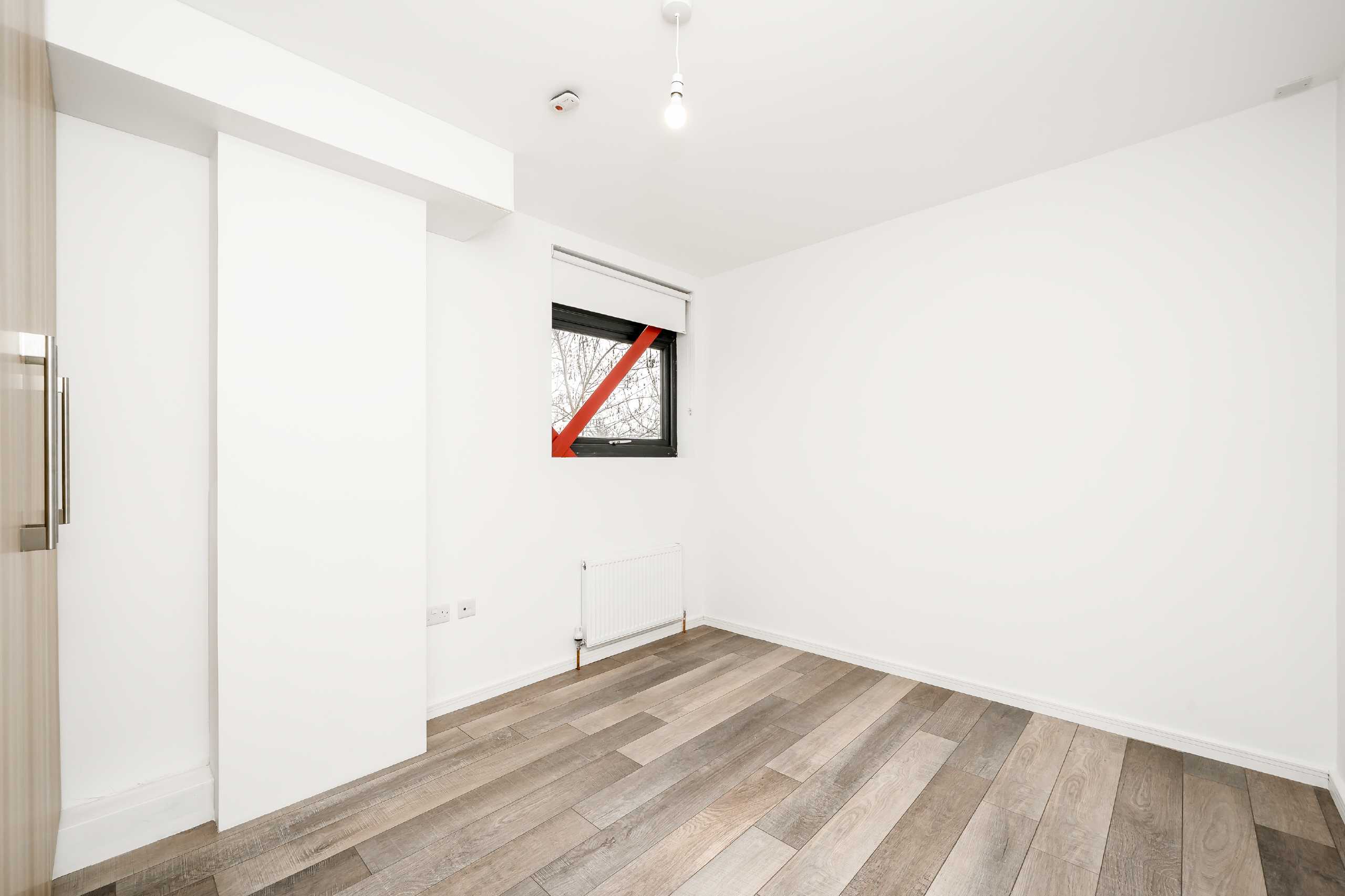 Flat Elm Grove in Greater London