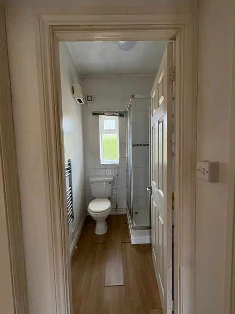 Flat Raglan Road in Woking