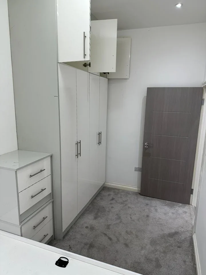 Flat Carshalton Road in Greater London