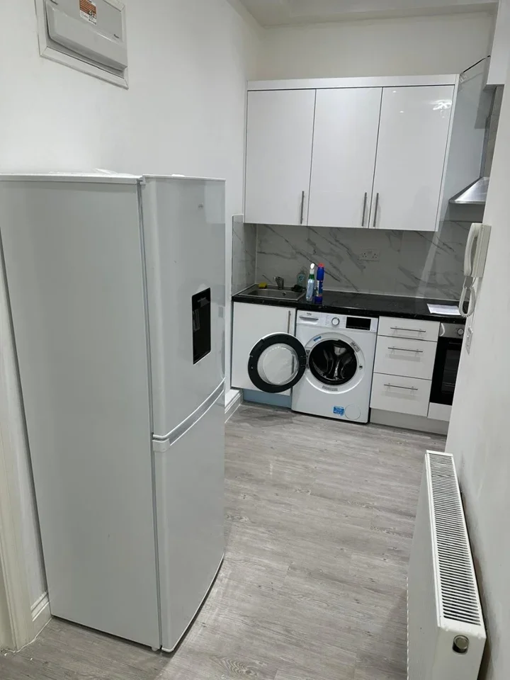 Flat Carshalton Road in Greater London