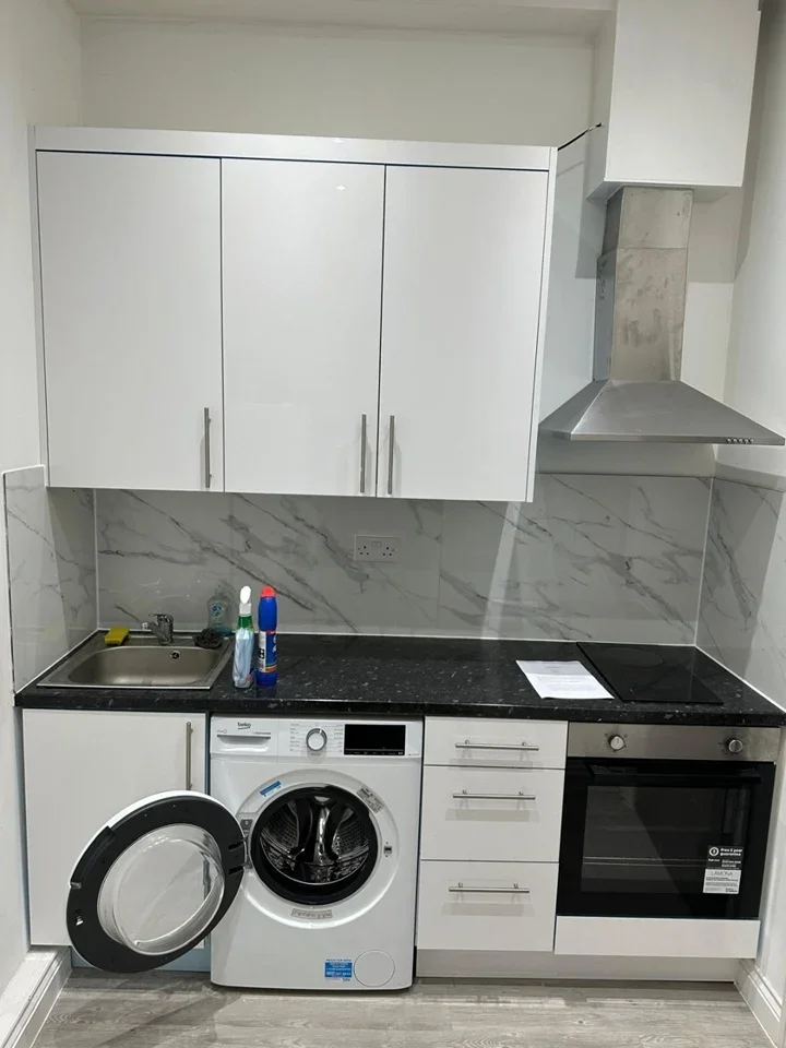 Flat Carshalton Road in Greater London