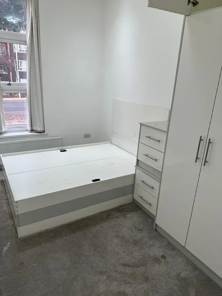 Flat Carshalton Road in Greater London