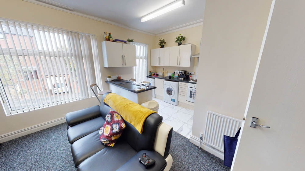 Flat Headingley Mount in Leeds