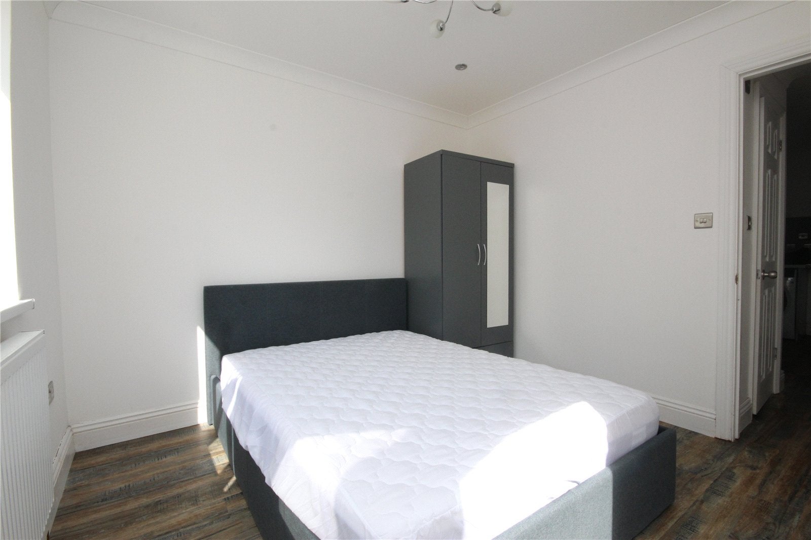 Flat Sheepcotes Road in Greater London