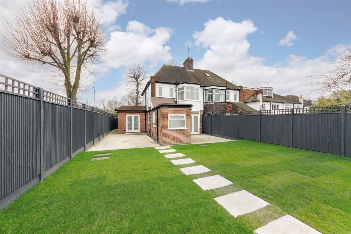 House Bramley Road in Greater London