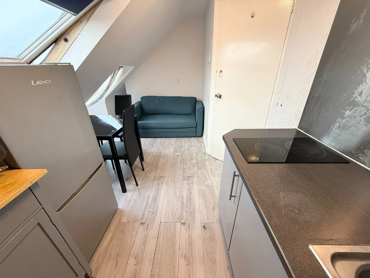 Flat Merton Avenue in Greater London