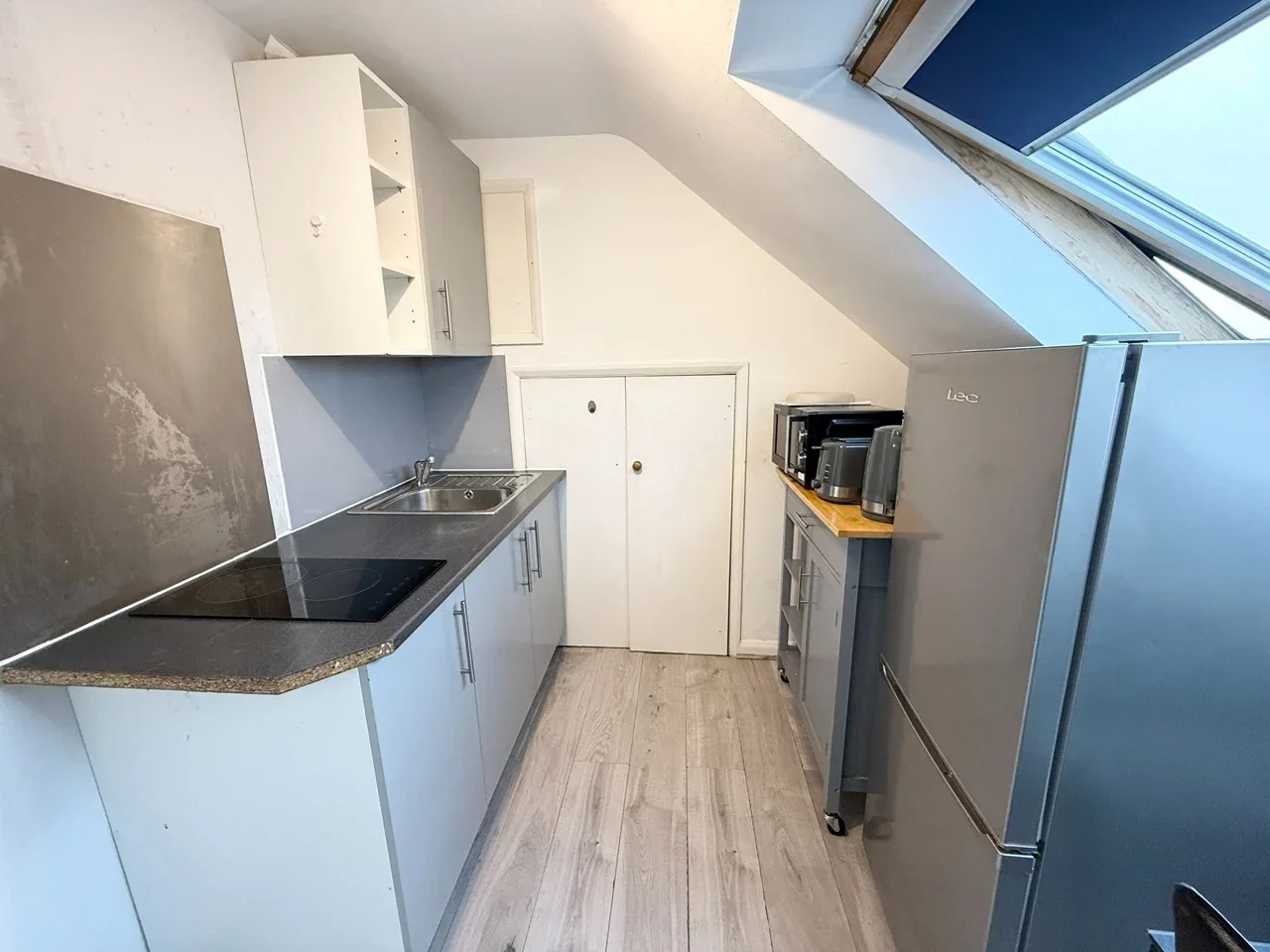 Flat Merton Avenue in Greater London