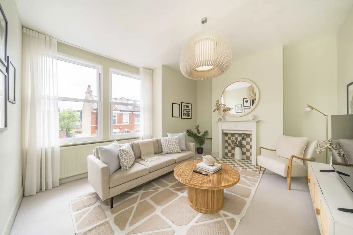 Flat Penwith Road in Greater London
