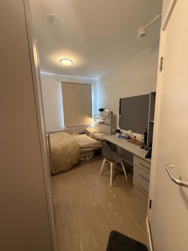 Room Pitfield Street in Greater London