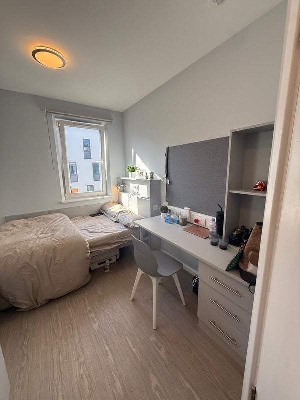 Room Pitfield Street in Greater London
