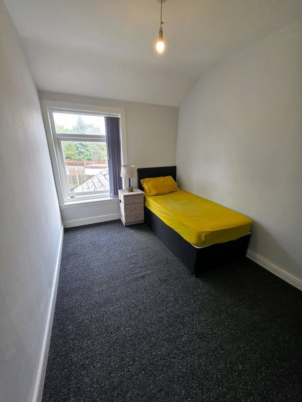 Room Elmwood Road in Birmingham