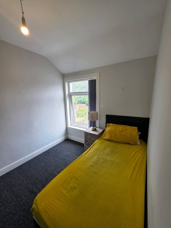 Room Elmwood Road in Birmingham