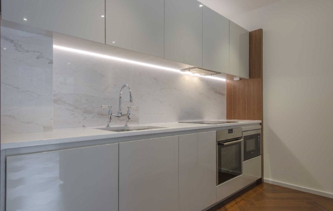 Flat Nine Elms Lane in Greater London