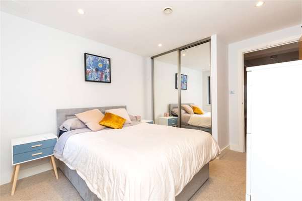 Flat Dunford Road in Greater London