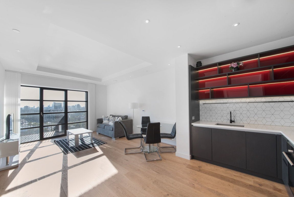 Flat Lyell Street in Greater London