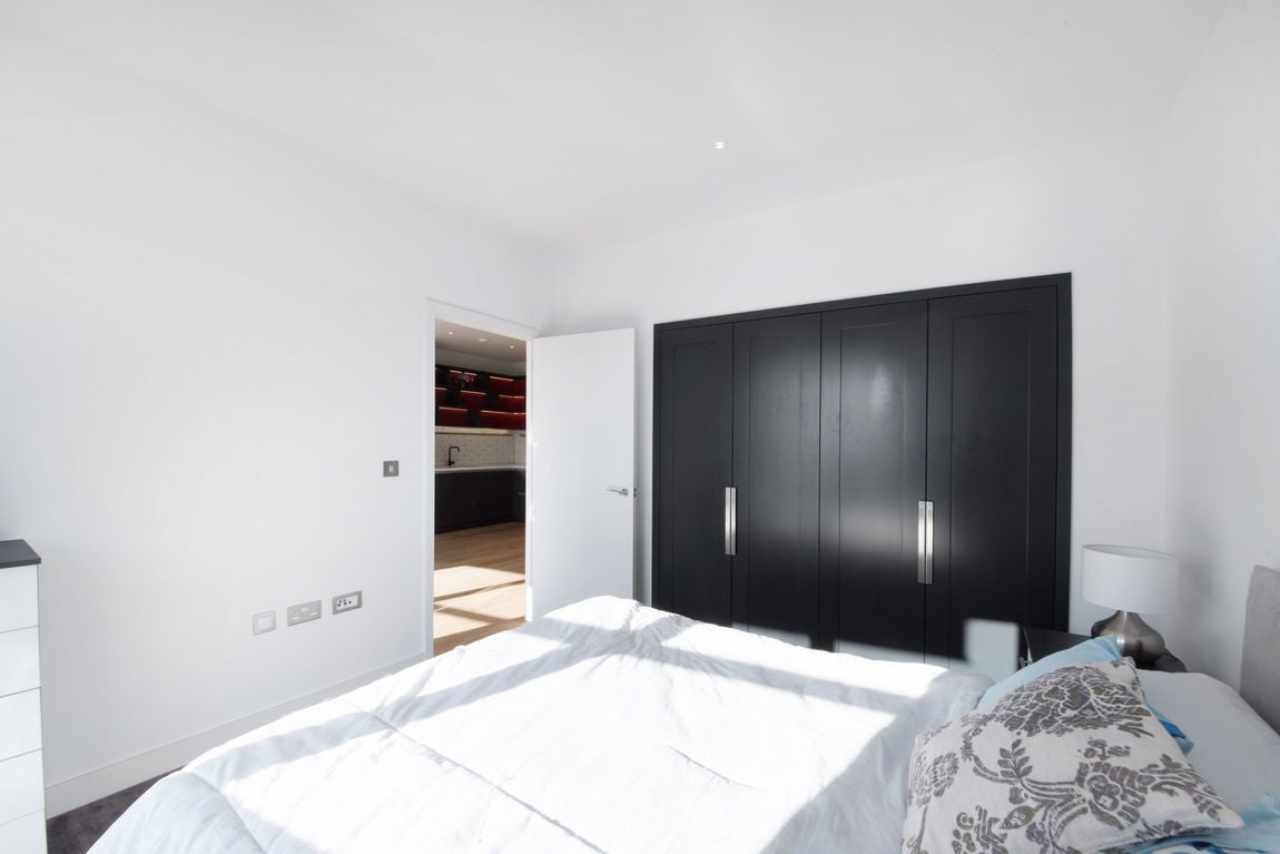 Flat Lyell Street in Greater London