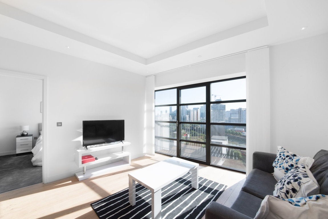 Flat Lyell Street in Greater London