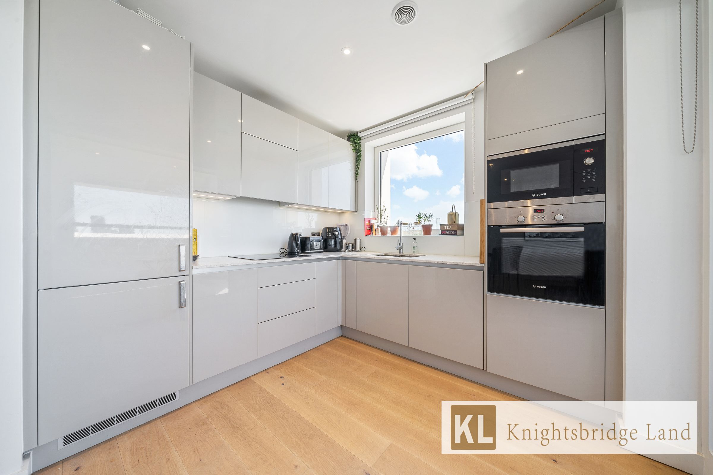 Flat Hampton Street in Greater London