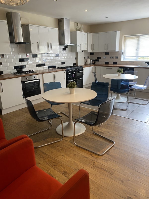 Room Knightthorpe Road in Charnwood